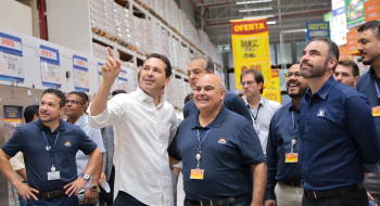  Prefeito Vilela destaca geração de 600 empregos na 1ª loja do Assaí em Aparecida